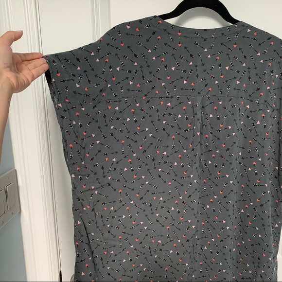 Torrid Button Down Arrow Top Size 2x - Picture 6 of 8